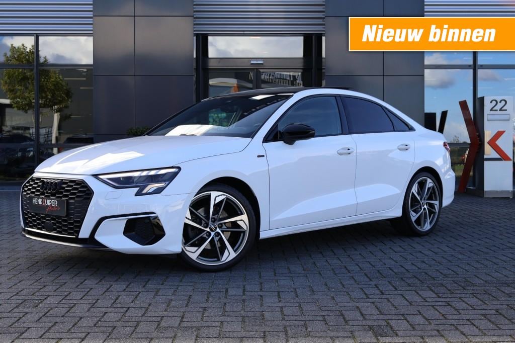 Audi A3 Limousine 35 TFSI DSG S-Line 150pk / Navi / Camera/ Trekhaak afnb./ Navi / ACC/ 19 Inch LM