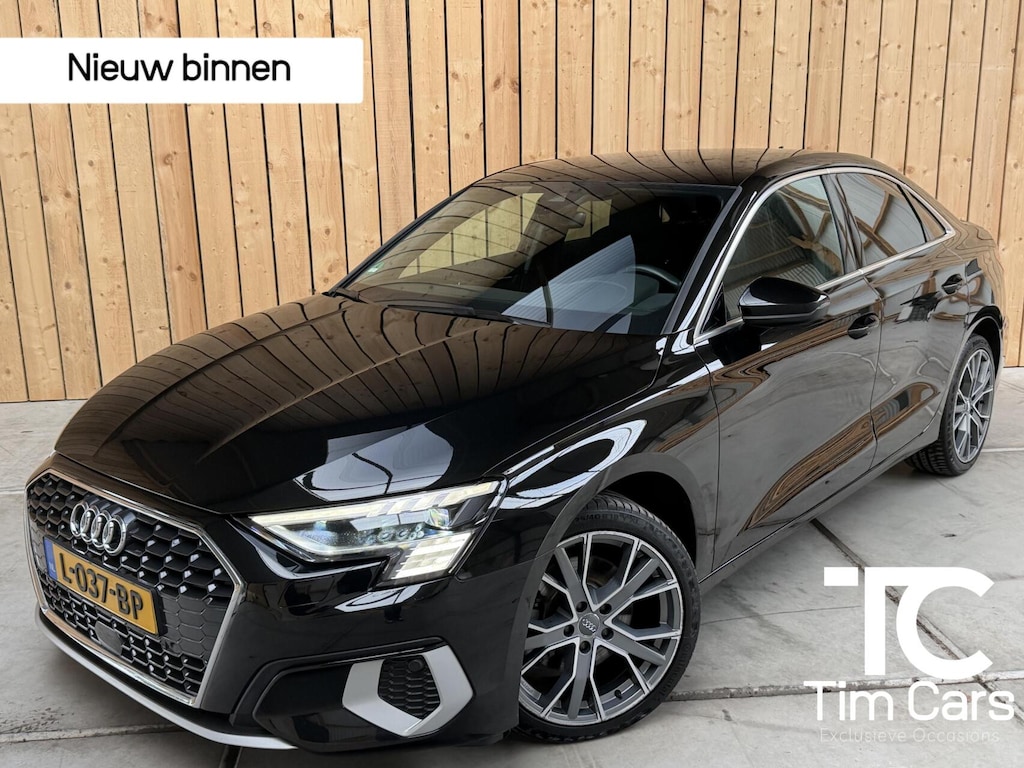 Audi A3 Limousine 30 TFSI Business edition Automaat | Apple CarPlay/Android Auto | Cruise & climate control | Getint glas | LED matrix koplampen | Lichtmetalen velgen | Navigatiesysteem | Sportvelgen | Parkeersensoren achter