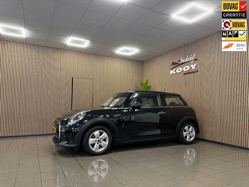 MINI Cooper 3-Deurs 1.5 Essential * Dealer onderhouden / Carplay / LED / Cruise control / NL Auto *