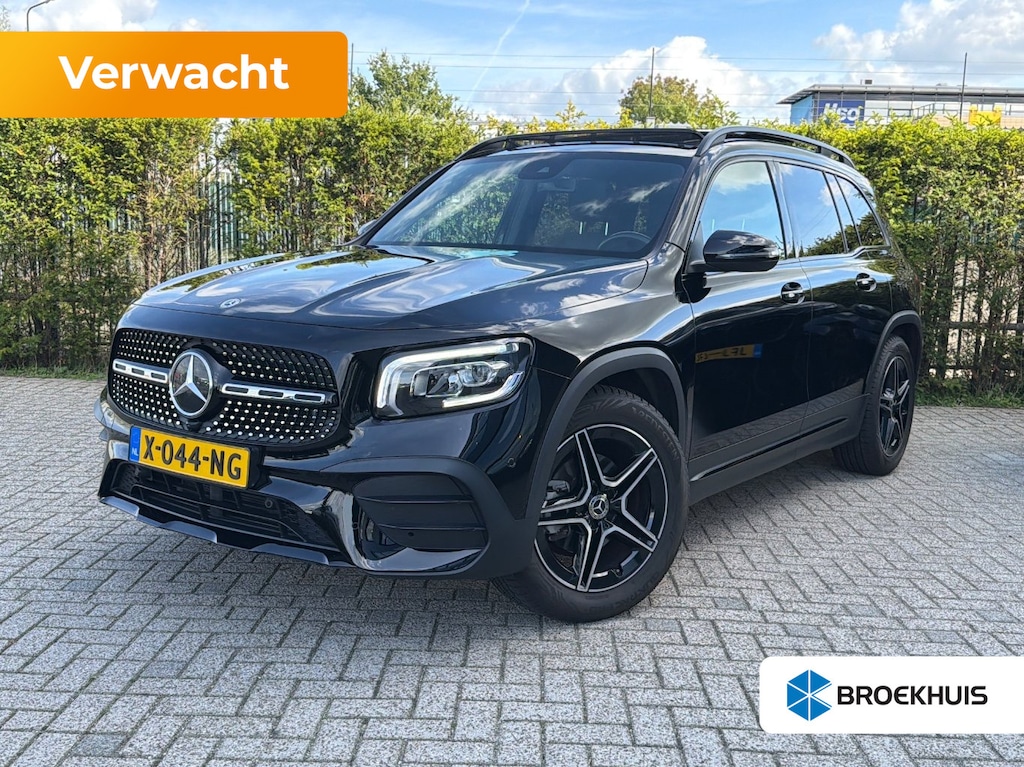 Mercedes-Benz GLB 180 Premium AMG-Line | Cruise Control | Schuifdak | Trekhaak | Stoelverwarming | Sfeerverlichting | Burmester | Widescreen | Navi | Alcantara | Climate