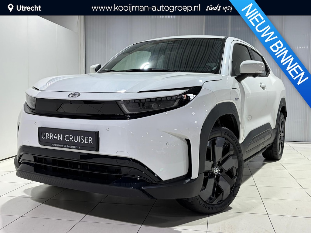 Toyota Urban Cruiser Executive 61 kWh Direct Leverbaar, JBL Geluidsysteem, Panoramadak, 19'' Lichtmetalen velgen, BTW Auto, 1e Eigenaar