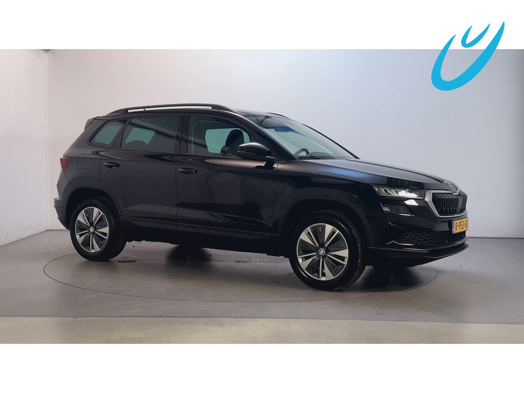 Skoda Karoq 1.5 TSI ACT Business Edition Plus Stoelverwarming Trekhaak Camera Navigatie DAB+ App-Connect