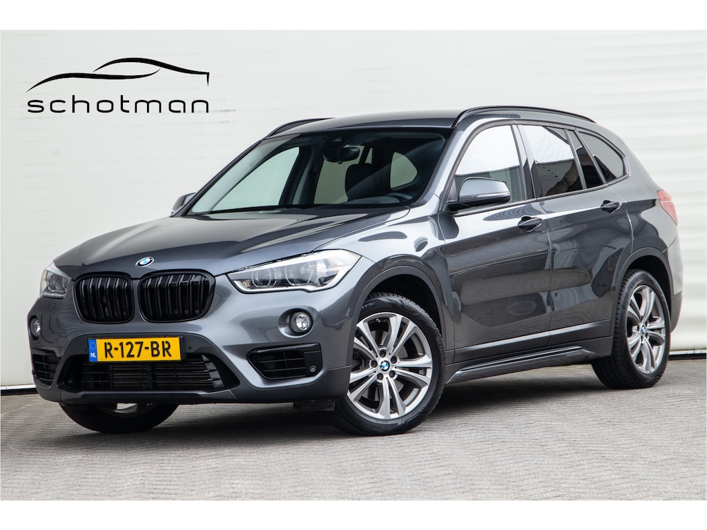 BMW X1 xDrive25i High Executive, Leder, Sportstoelen, Head-up, Navi 232pk