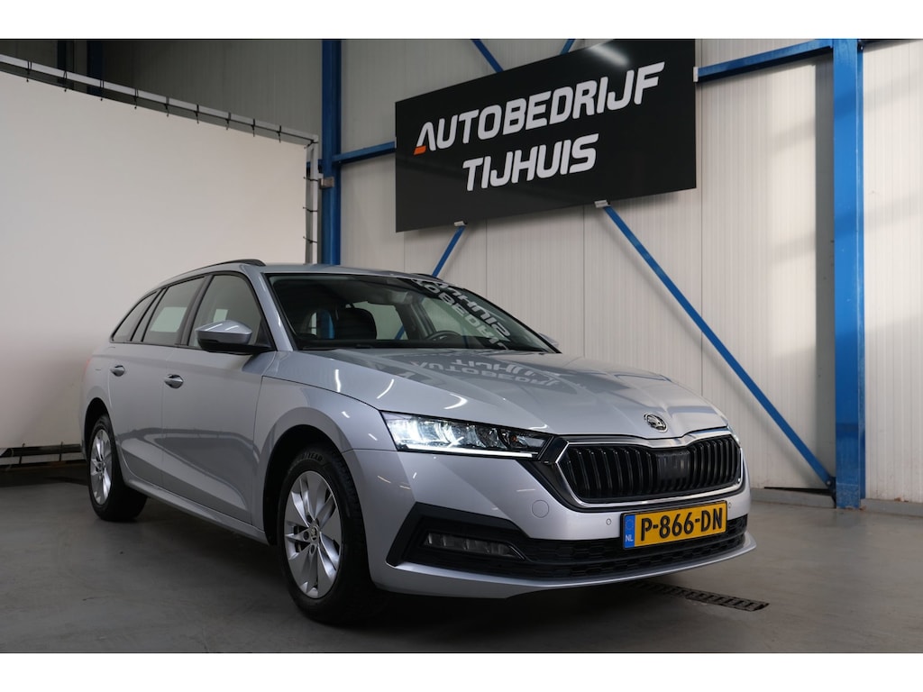 Skoda Octavia Combi 1.5 e-TSI Business Edition Automaat - Airco, Cruise, Navi, PDC, Carplay, Virtueel display, Trekhaak.