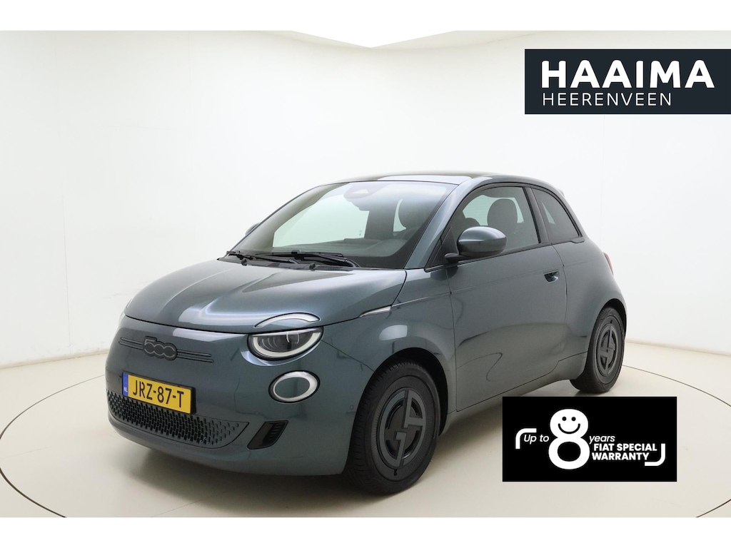 Fiat 500 Giorgio Armani Edition 42 kWh Unieke uitvoering | Panoramadak | Navigatie | Achteruitrijcamera |17" Lichtmetalen velgen | Stoelverwarming