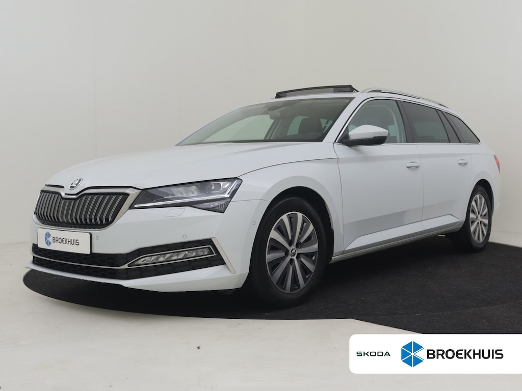 Skoda Superb Combi 1.4 TSI iV Business Edition Plus | Panorama-dak | SOH 95% | 360gr Camera | Elektr. Trekhaak | Cruise control adaptief | Keyless | Stoel/stuurverwarming | Dodehoek detectie | Navigatie | Apple carplay Android auto | Matrix lampen | DAB | 17"LMV