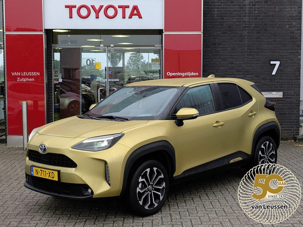 Toyota Yaris Cross 1.5 Hybrid First Edition NIEUW GELEVERD TREKHAAK 100% DEALER OH. METALLIC LAK