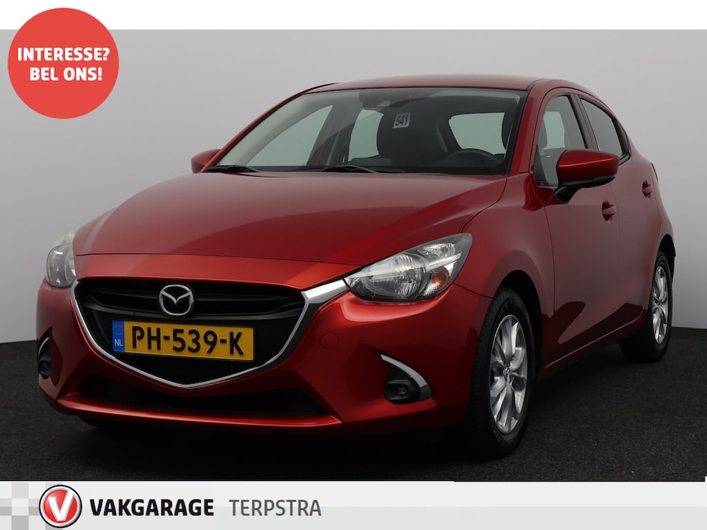 Mazda 2 1.5 Skyactiv-G Dynamic/ 15'' LMV/ Keyless-GO/ Lane-Assist./ Navi/ Airco/ Cruise/ Elek. pakket/ Isofix/ Bluetooth/ Armsteun/ Multi. LEDER. Stuur/ Mistl./ PDC/ Dagrijverl.