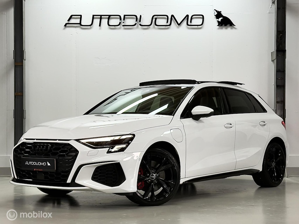 Audi A3 Sportback 45 TFSI e S edition Competition | Pano | RS Seats | Stoelverwarming | 19" | Camera | S Onderstel | Black Optic | Virtual Cockpit Plus | Audi Pre Sense | Keyless | 245PK