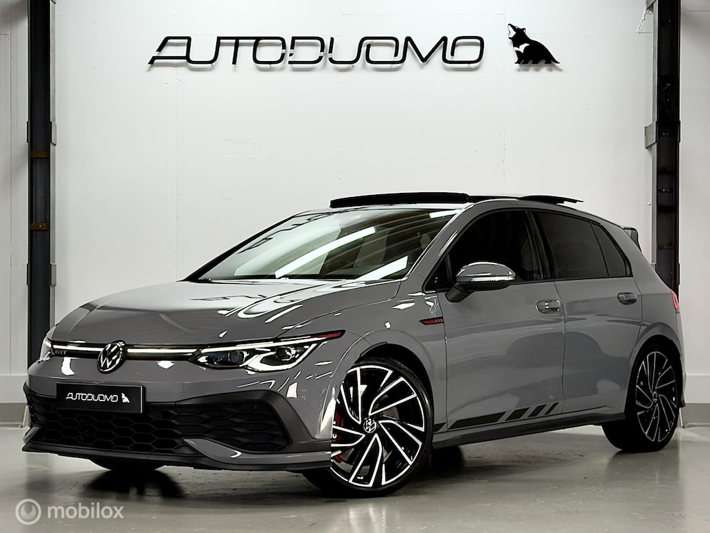 Volkswagen Golf 2.0 TSI GTI Clubsport | Pano | Dodehoek | ACC | Stoel- & Stuurverwarming | Camera | IQ | 19" | Leder & Alcantara | Keyless | 301PK