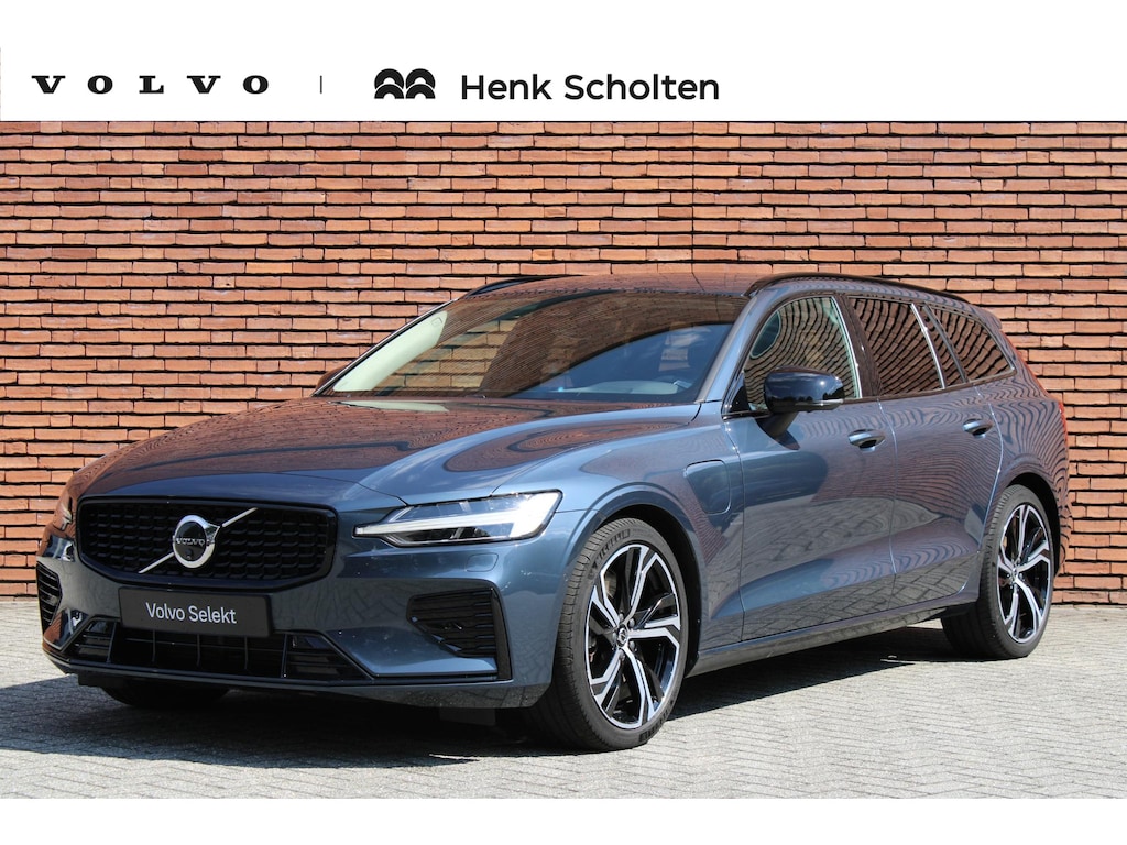 Volvo V60 T8 Plug-in hybrid AWD Plus Dark | Panoramisch schuif-/kanteldak | Trekhaak, inklapbaar | 360 graden camera | Head-up display | Verwarmbare voorstoelen, achterbank en stuurwiel | Premium audio by Harman Kardon | Elektrisch verstelbare voorstoelen met geheugenfunctie | Extra getint glas | Pilot assist