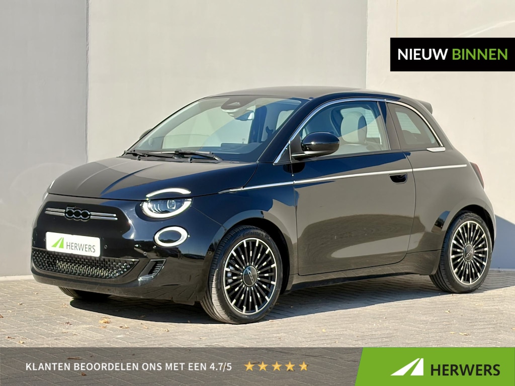 Fiat 500e La Prima by Bocelli 42 kWh / SOH 96% / Panoramadak / Winter & Style pakket / Leder / CCS snelladen / Achteruitrijcamera / JBL Audio Systeem / Stoelverwarming / Adaptief cruise control / Keyless Entry/Start /