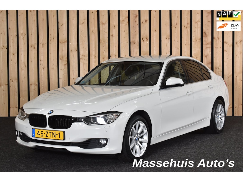 BMW 3-Serie 320i Upgrade Edition 184 PK Automaat NL-auto Xenon Leer Clima Cruise + Nwe APK