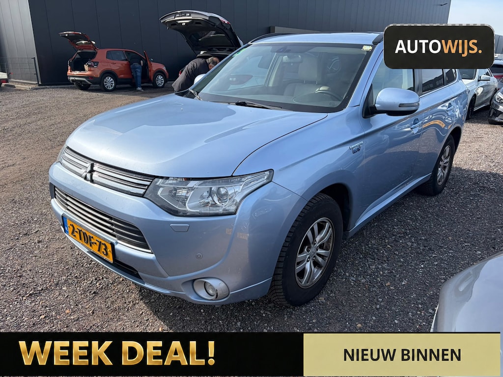 Mitsubishi Outlander 2.0 Intense+|PANO|LEDER|CAMERA|TREKHAAK|GOED ONDERHOUDEN