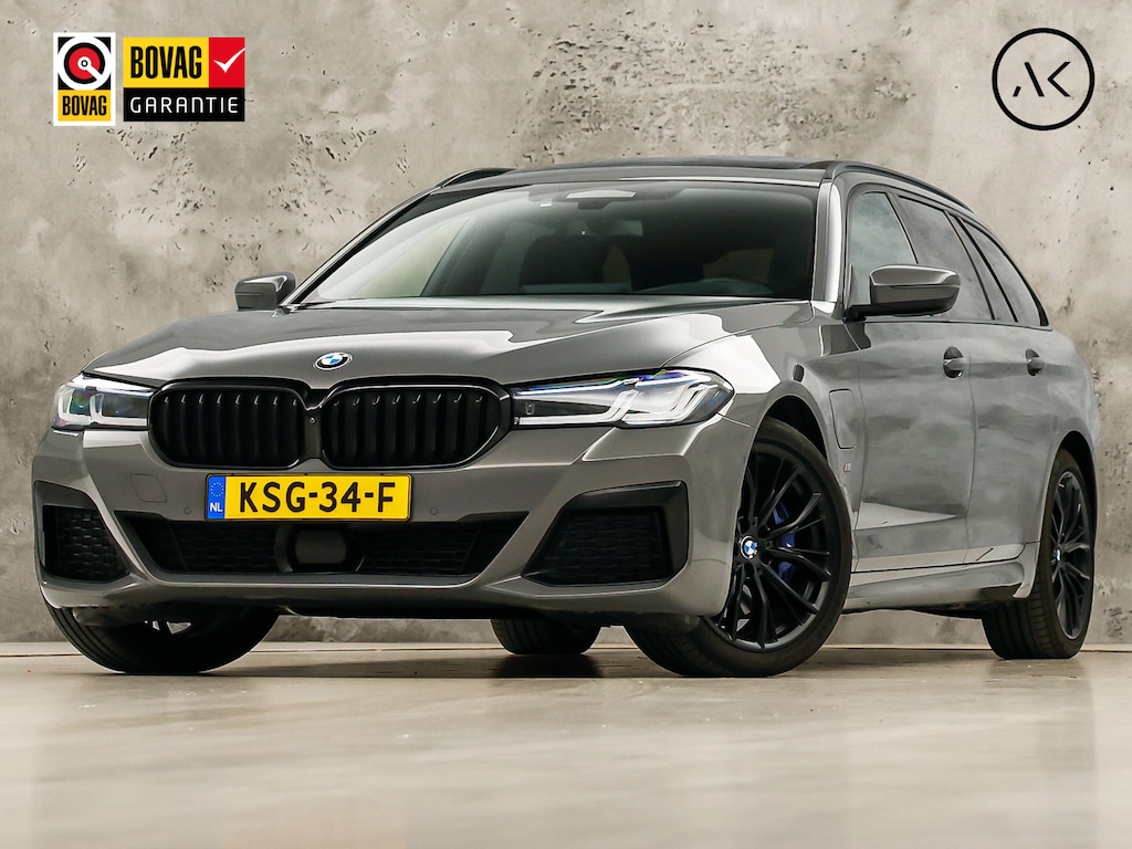 BMW 5-Serie 530e M Sport High Executive 293Pk FULL OPTION (SOH 91,7%, PANORAMADAK, M PAKKET, LASER LED, HEAD-UP DISPLAY, 360 CAMERA, MEMORY SEATS, HARMAN/KARDON, TREKHAAK ELEKTRISCH, STOELVERWARMING ACHTER, DISPLAY KEY, NIEUWSTAAT)