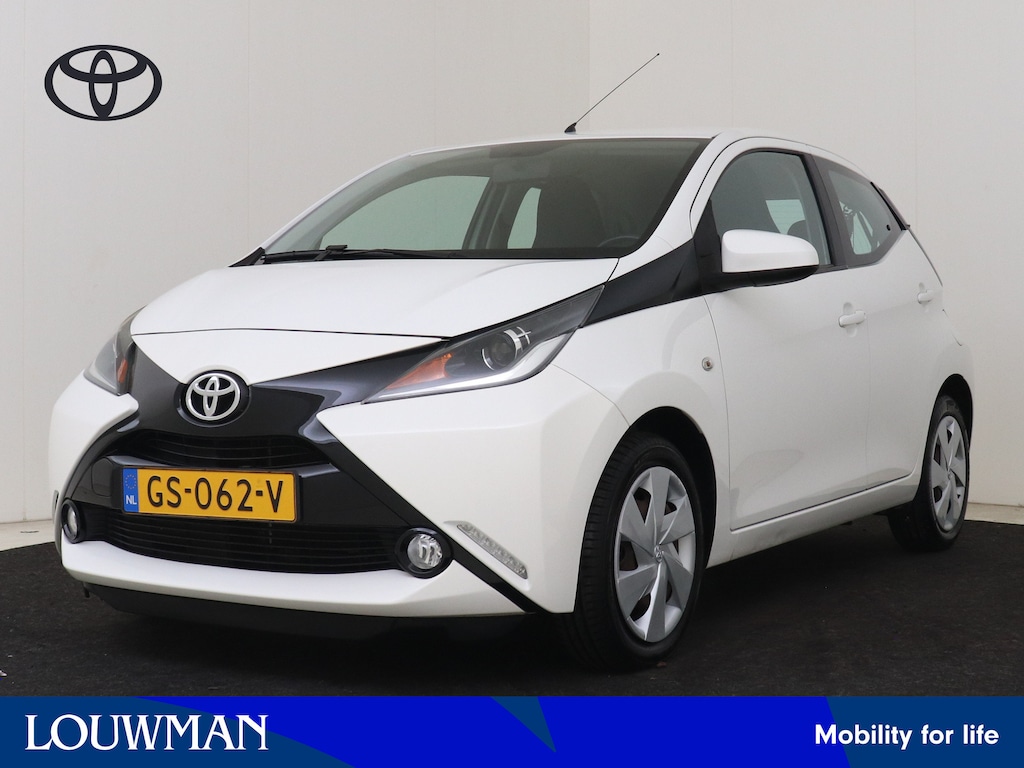 Toyota Aygo 1.0 VVT-i x-play | Airco | Achteruitrijcamera | Bluetooth | Elektrische ramen voor | Elektrisch verstelbare buitenspiegels |