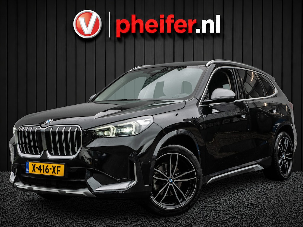 BMW X1 sDrive18i Trekhaak/ Stoel-stuurverwarming/ Sportstoelen/ 19" Lmv/ Carplay/ Inparkeerhulp/ Navigatie/ Dab/ X-line