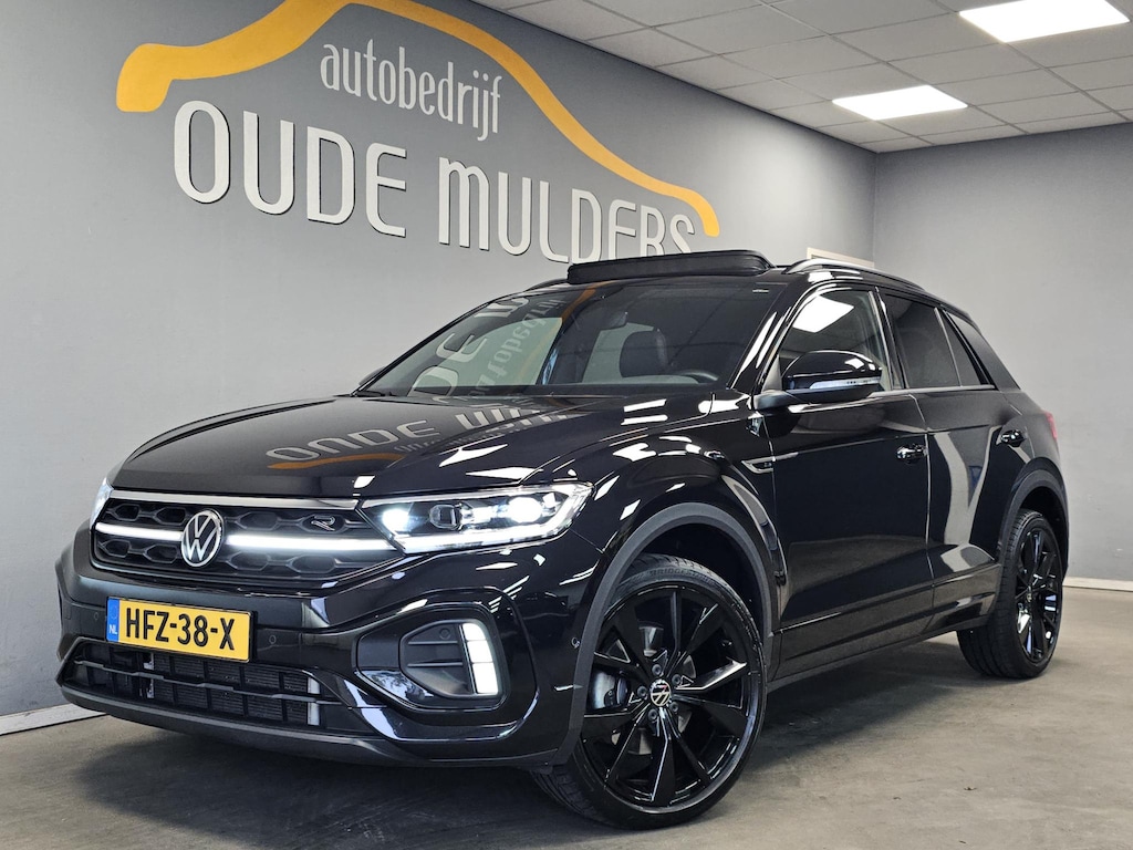 Volkswagen T-Roc 1.5 TSI R-Line Black Style | Trekhaak | IQ Light | Panoramadak | Camera | Adaptive cruise | Keyless |