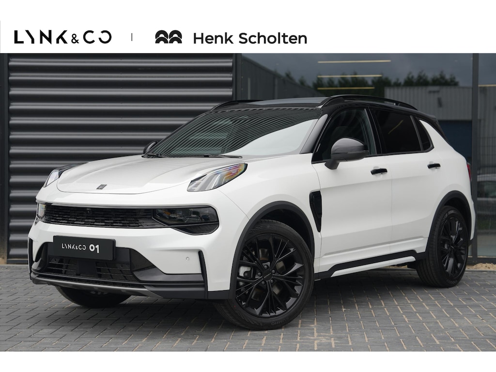 Lynk & Co 01 1.5 More | 360 Graden camera | Actieve LED Koplampen | Schuif-/Kanteldak | Premium Audio By Harman Kardon | Sfeerverlichting | Dodehoekassistent | Adaptieve Cruise Control | Stuurverwarming | Stoelverwarming | Bestuurdersstoel met geheugen | Getint glas | Elektrisch bedienbare achterklep | Draadloos telefoonoplader
