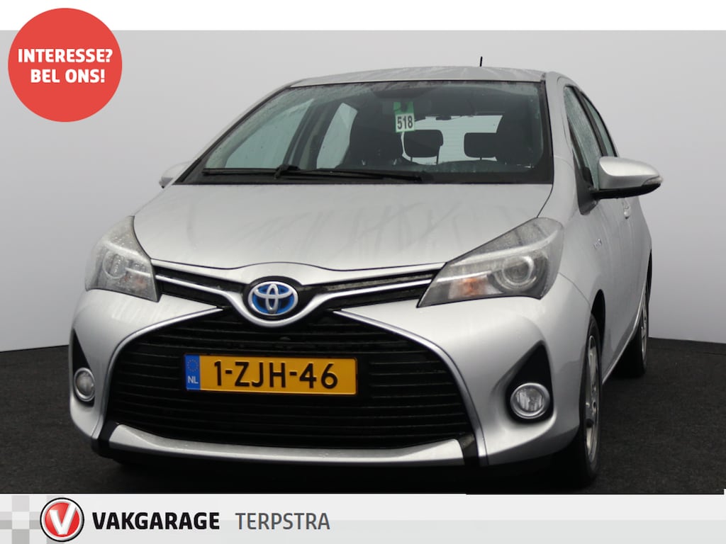 Toyota Yaris 1.5 Hybrid Lease/ AUTOMAAT!/ Trekhaak/ 15'' LMV/ Keyless-GO/ Camera/ Navi/ Clima/ Cruise/ Elek. pakket/ Isofix/ Bluetooth/ Multi. LEDER. Stuur/ Mistl./ LED Dagrijverl.