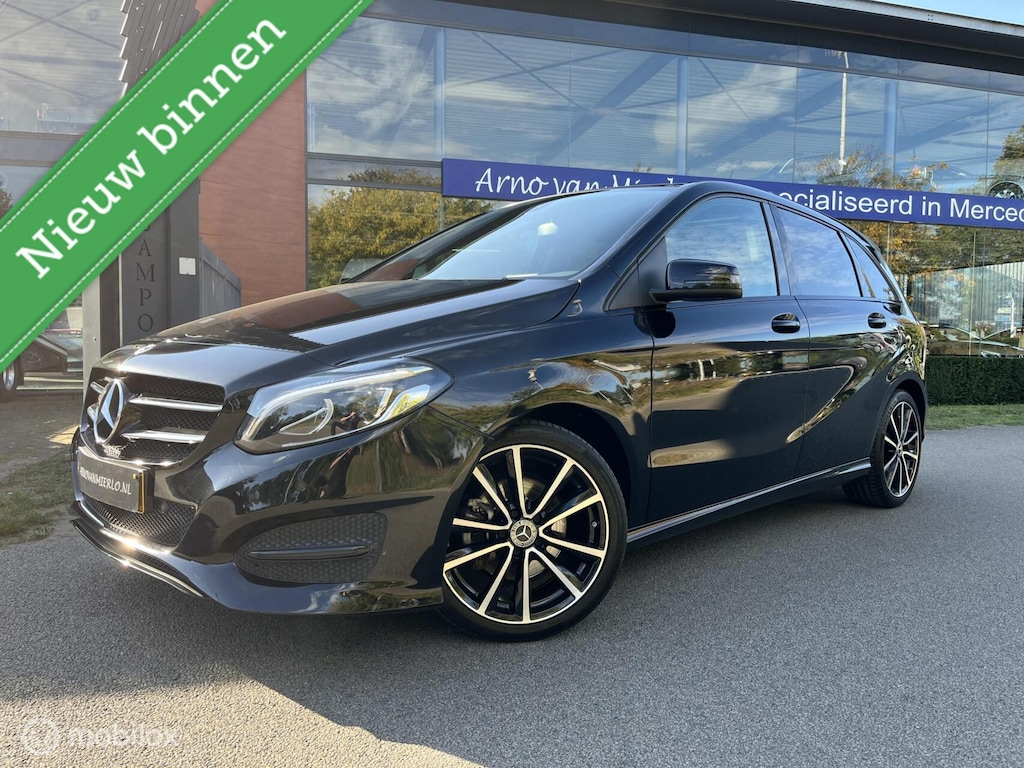 Mercedes-Benz B-klasse 180 Business Solution AMG Upgrade Edition Panoramadak, Trekhaak, Sfeerverlichting