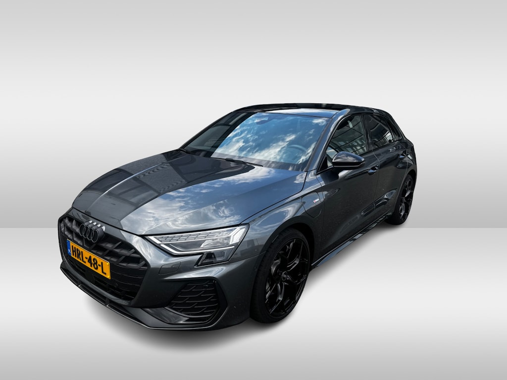 Audi A3 Sportback 40 TFSI e S edition / Panoramadak / Head-up / Camera / RS Seats / Keyless / Sfeerverlichting / 18'' / Sonos Audio / Matrix / CarPlay / Stoelverwarming / Dodehoek / DAB / ACC / Elektr. achterklep