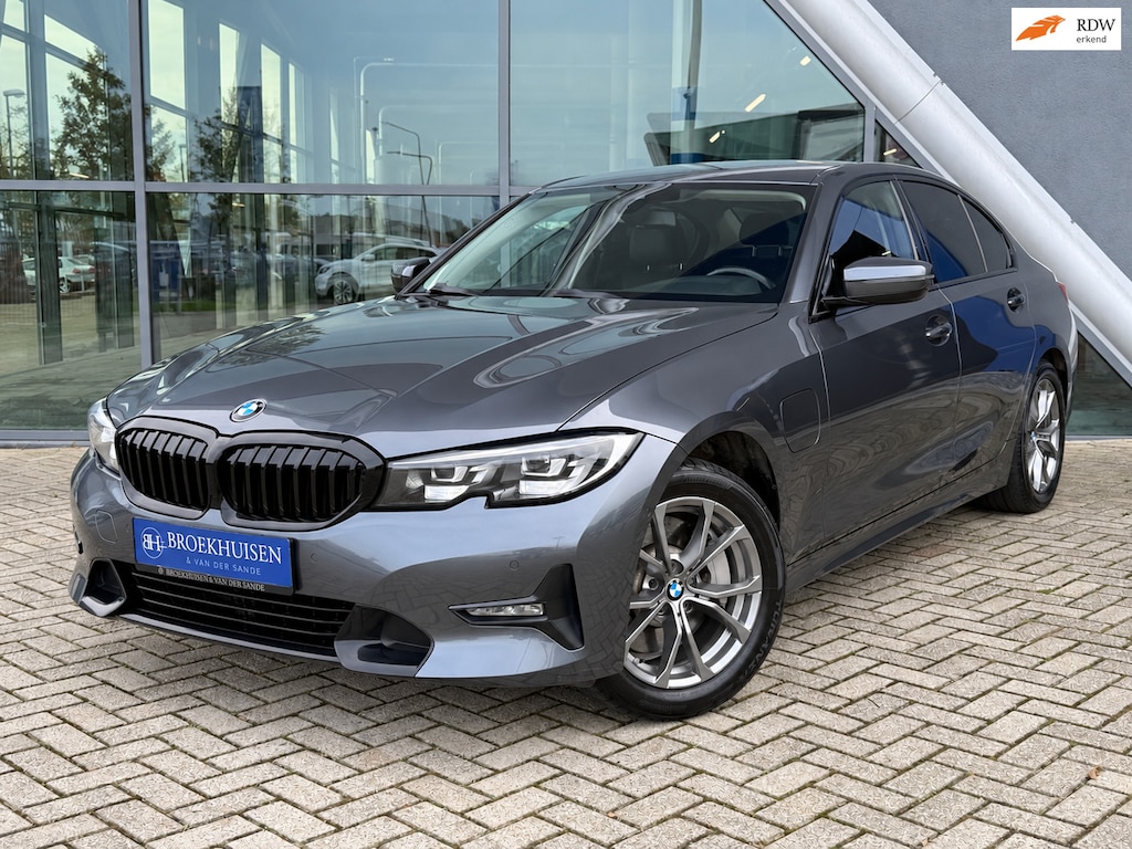 BMW 3-Serie 330e High Executive M-Sport 292pk Camera / Trekhaak / Harmon Kardon Audio