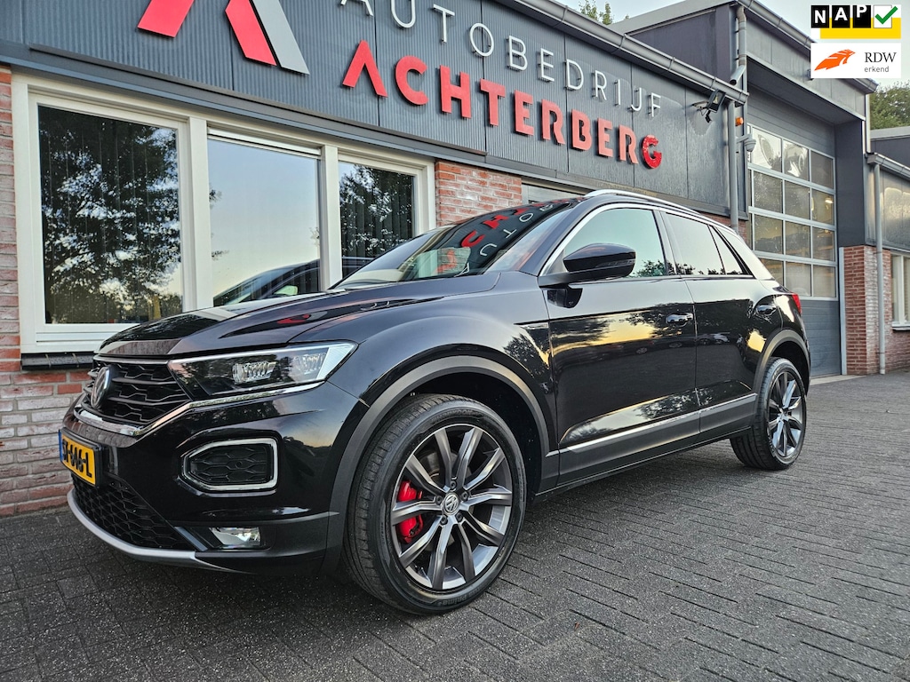 Volkswagen T-Roc 1.5 TSI Sport Trekhaak! Panorama/Schuifak! Carplay! Mooie/Nette Auto! NAP! LED! Leer!