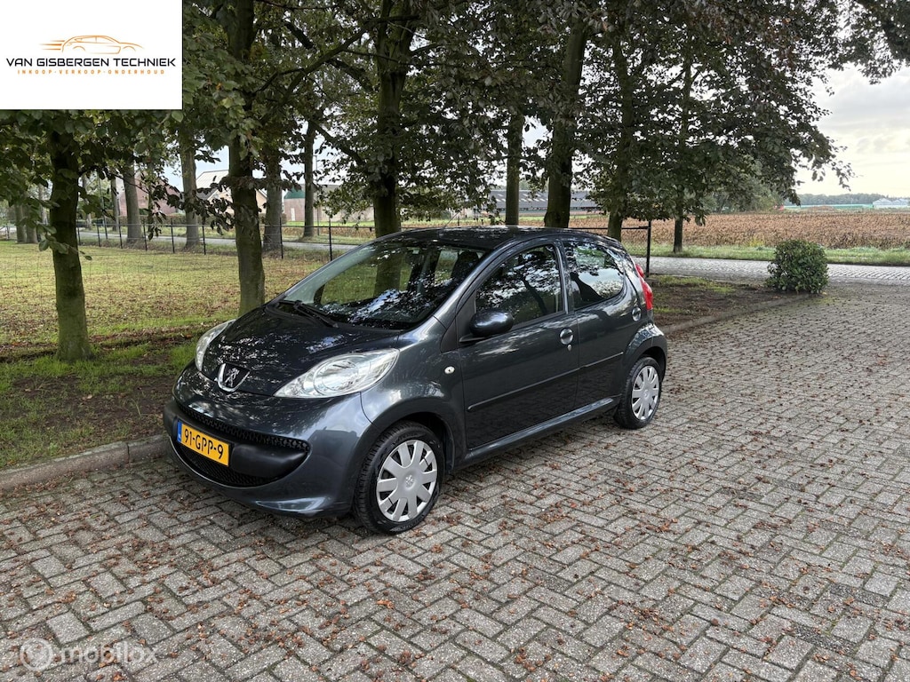 Peugeot 107 1.0-12V XS met APK 27-11-2027 en onderhoudsbeurt