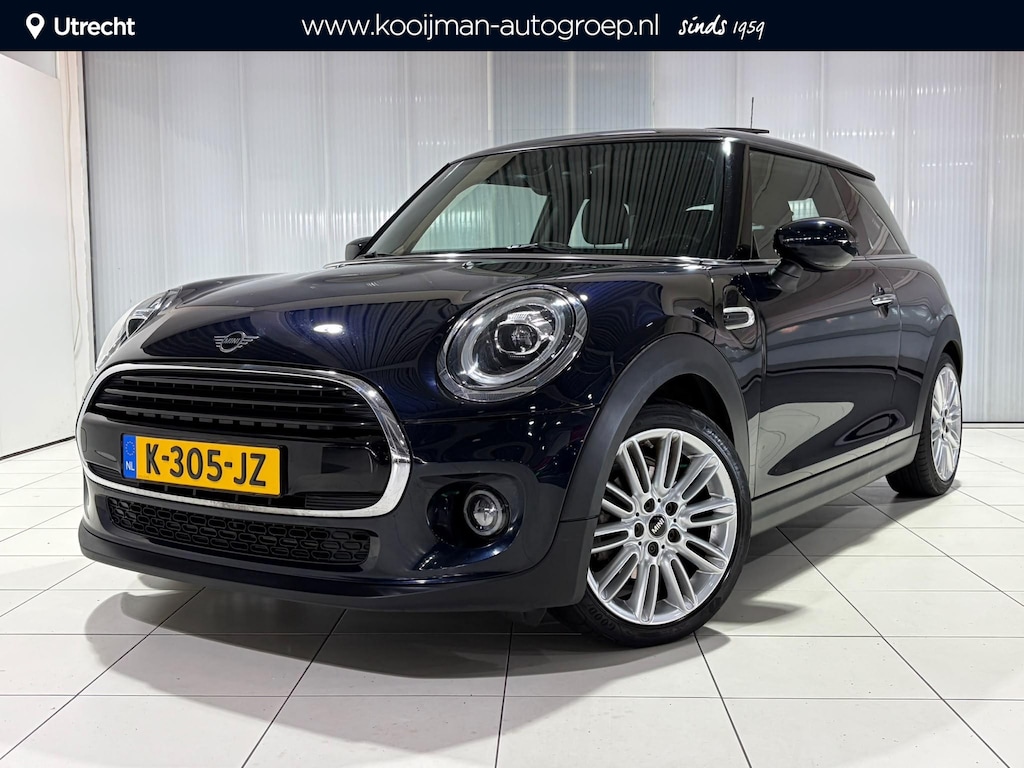 MINI Cooper 3-Deurs 1.5 Classic Panoramisch dak, Applecarplay/Androidauto, Parkeersensoren, Cruise control, Dealer onderhouden, Incl Winterbanden set