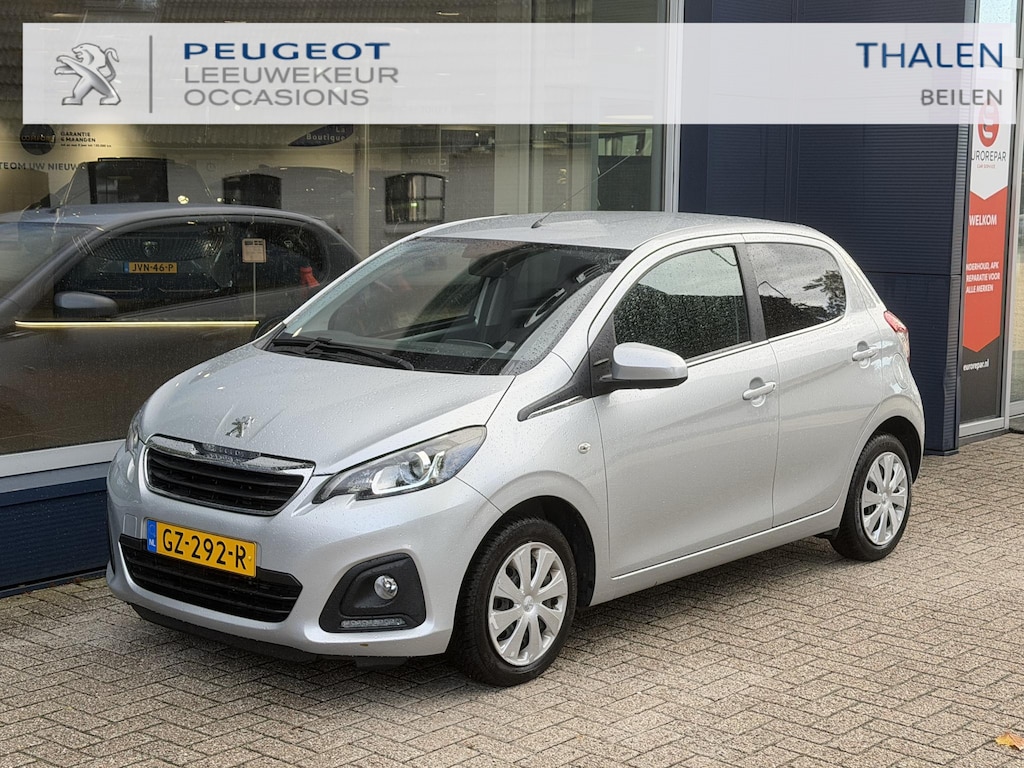 Peugeot 108 1.0 VTi Active | Automaat | Nieuw geleverd eerste eigenaars auto | Dealer onderhouden | Airco | Afneembare trekhaak | 5 Deurs | LED Dagrijverlichting | Privacy glas | Bleutooth Telefoon & Audio | Elektrisch Pakket | Stuurwielbediening