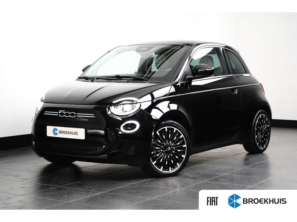 Fiat 500 La Prima By Bocelli 42 kWh SOH 95% | Carplay | Panoramadak | Camera | Dodehoekbewaking | PDC V+A | Stoelverwarming | Keyless | 17" Lichtmetalen Velgen