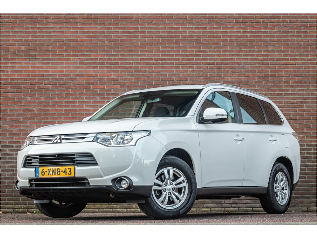 Mitsubishi Outlander 2.0 CVT Business Edition 7-persoons, 2e eigenaar, Camera, Keyless, Navigatie, Bluetooth.