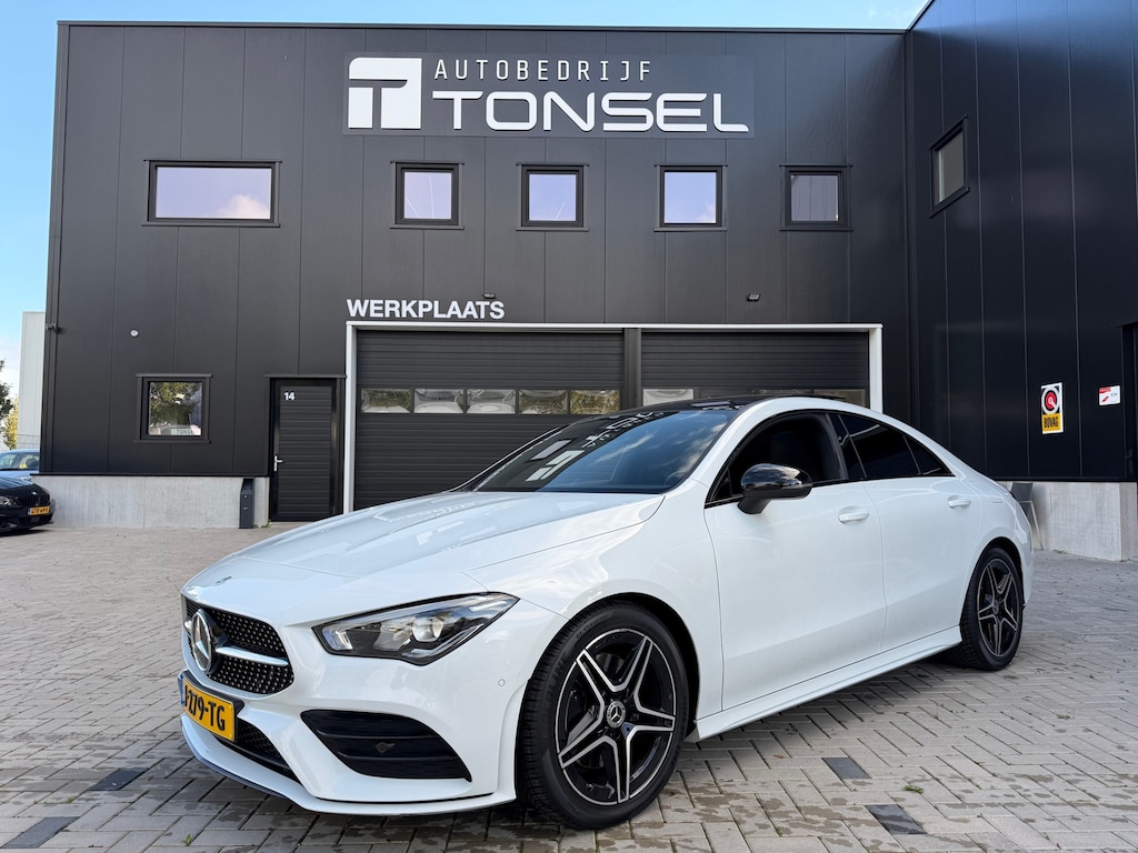 Mercedes-Benz CLA 200 AMG Night / Panorama / Camera / AmbientLight / Alcantara