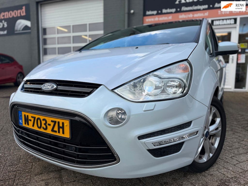 Ford S-Max 2.0 EcoBoost Titanium 7 pers in automaat met trekhaak en parkeersensoren / camera en bluetooth telefoon / media