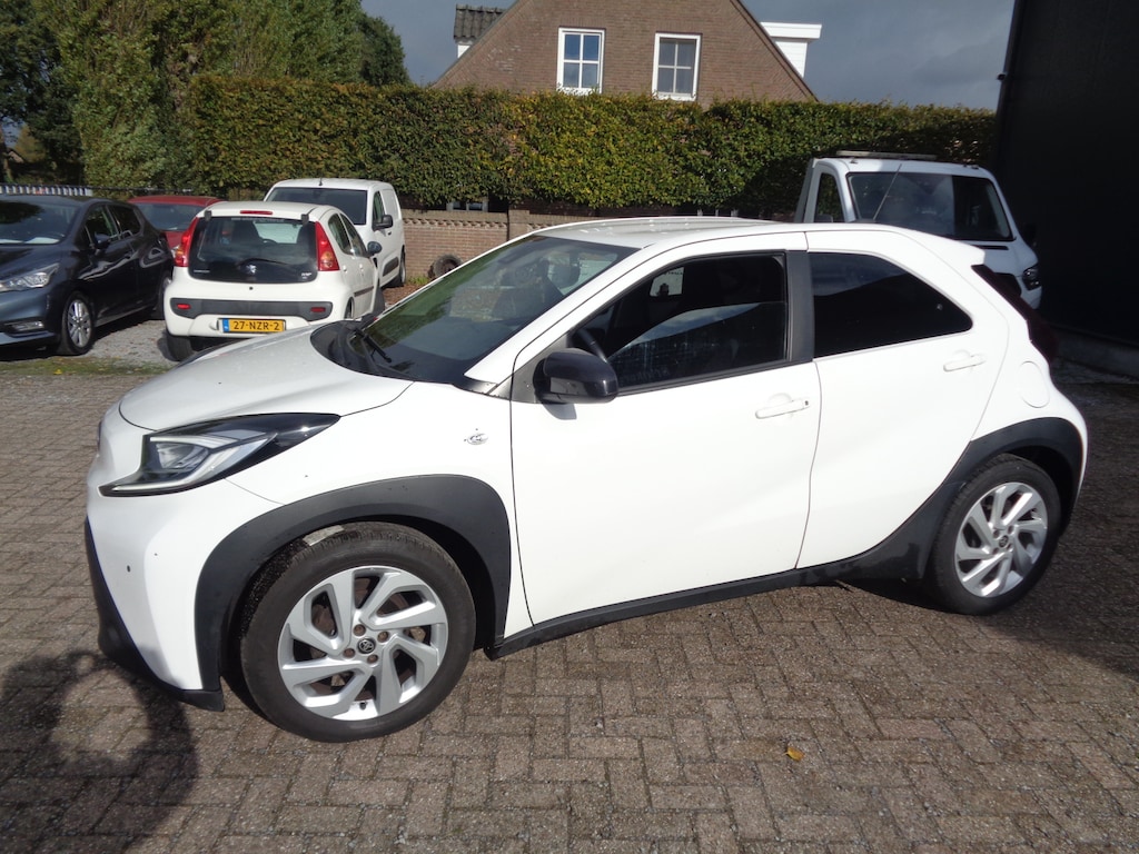 Toyota Aygo X 1.0 VVT-i MT Play Ecc, PDC, Camera, Stoelverwarming, LM velgen