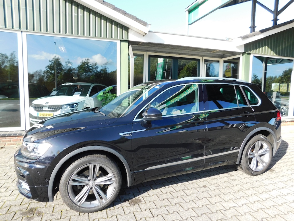 Volkswagen Tiguan 1.4TSI 150PK DSG R-LINE!! Al-in Prijs! Trekhaak!