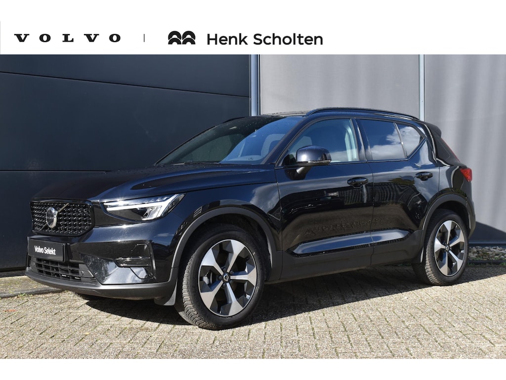 Volvo XC40 B4 Plus Dark | Trekhaak | Elektrisch verstelbare voorstoelen | Verwarmbare voorstoelen, stuurwiel en voorruit | Premium audio by Harman Kardon | Apple carplay/Android auto | Parkeercamera | All-Season | 19 inch |