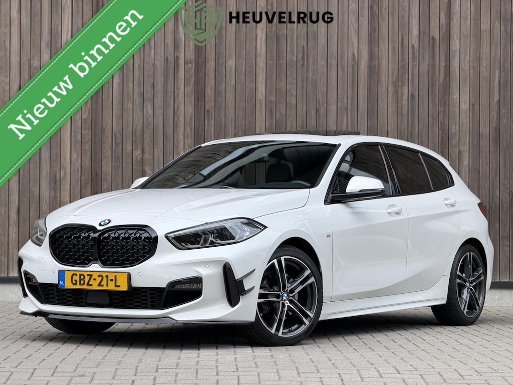 BMW 1-Serie 118i M Sport High Executive | PANORAMADAK | SFEER | TREKHAAK