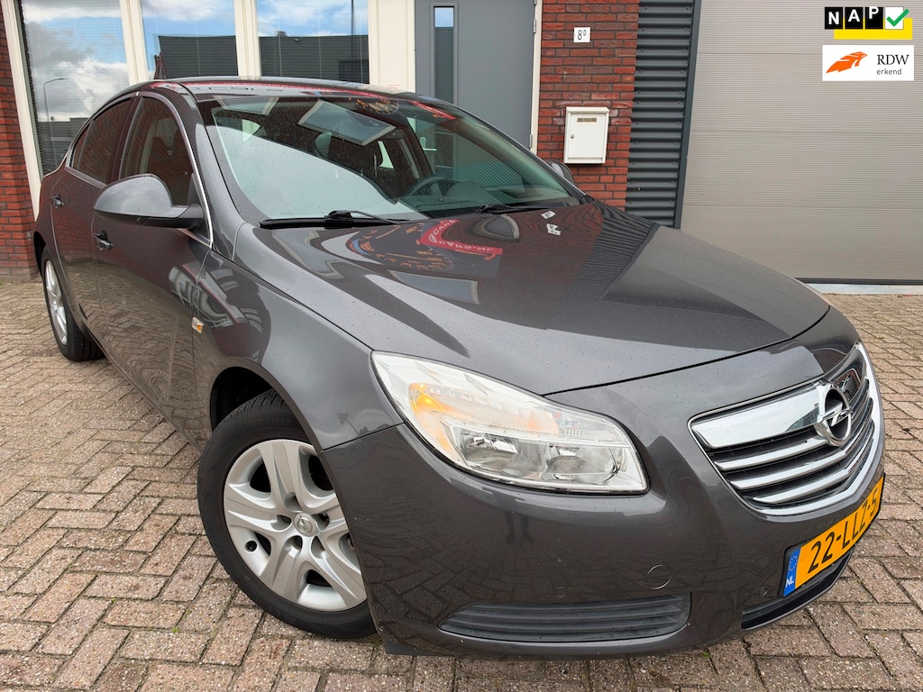Opel Insignia 1.6 T Edition / Navi / Clima / PDC / NAP / Cruise / LM