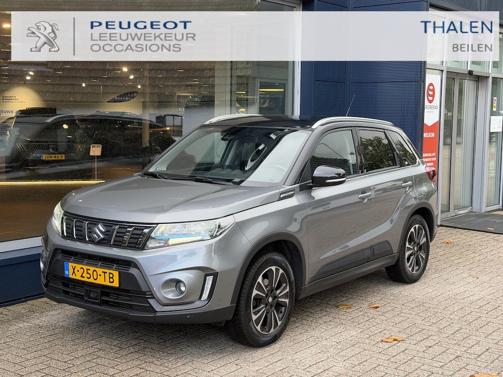 Suzuki Vitara 1.4 Boosterjet Style Smart Hybrid | Automaat | Eerste eigenaars auto | Afneembare trekhaak 1500KG | All season banden | Navigatie | Stoelverwarming | Hoge zitpositie | Lichtmetaal | Cruise control | Climate control | Two tone
