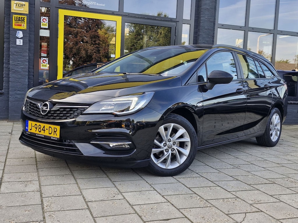 Opel Astra Sports Tourer 1.2 Edition | Trekhaak | Parkeer Camera | Parkeer Sens. V + A | Navi | Cruise Control | Climate Control
