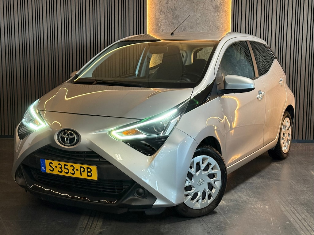 Toyota Aygo 1.0 VVT-i x-play limited Automaat Camera Carplay Airco