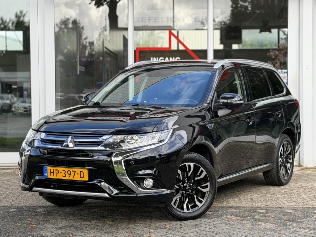 Mitsubishi Outlander 2.0 PHEV 203pk 4WD CVT Instyle+ | Trekhaak | Schuifdak | Leder | Navigatie | Keyless | All-Season
