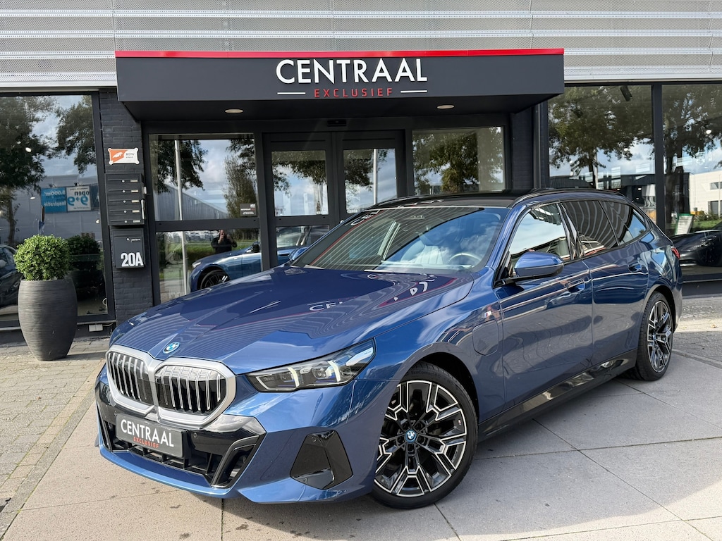 BMW 5-Serie Touring 530e M-Sport Pano|Harman&Kardon|ACC|Memory|4wielbesturing|Keyless|300PK