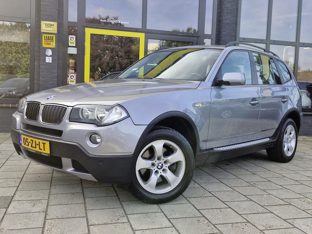 BMW X3 2.0i Executive Trekhaak afneembaar | Parkeer Sensoren V + A | Climate Control | Cruise Control