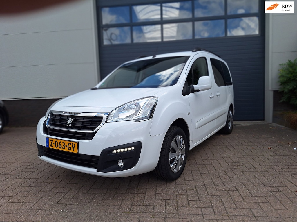 Peugeot Partner Tepee | 1.2 PureTech Active | Airco | Bluetooth | Goed onderhouden | Navigatie | Parkeer sensoren |