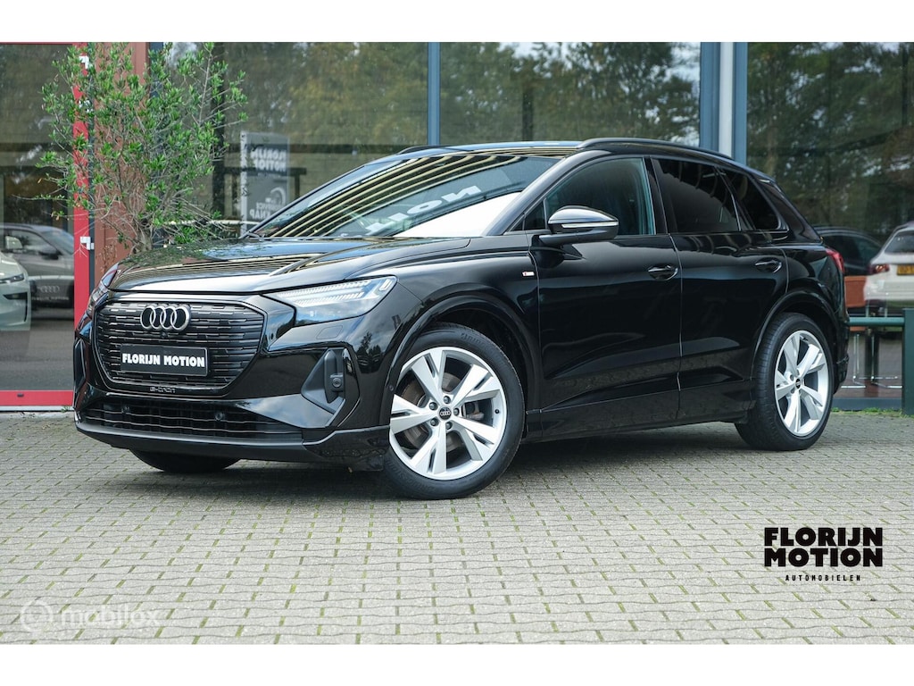 Audi Q4 e-tron 35 Advanced edition S-line 55 kWh | Stoelverwarming | ACC | 20 Inch | Trekhaak | LED | Led matrix | Camera | Sportstoelen