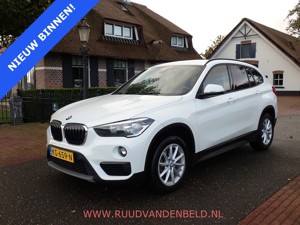BMW X1 sDrive18i / CRUISE / PDC / NAVI / STOELVERWARMING
