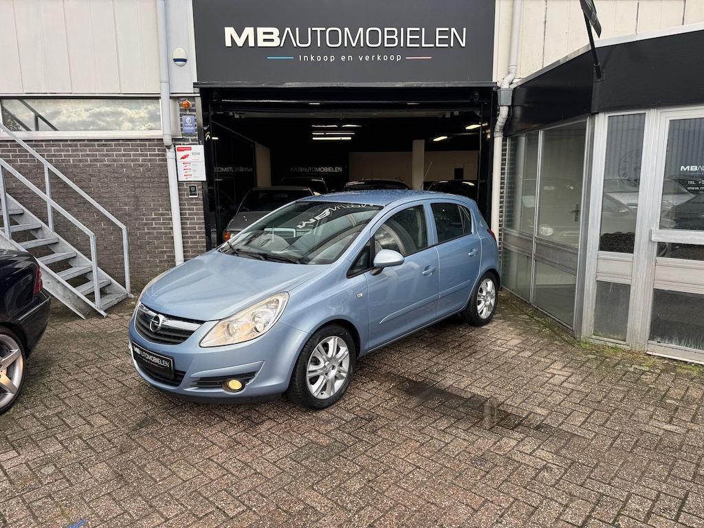 Opel Corsa 1.2-16V Enjoy/ 5 drs/Airco/1 jr apk/2e Eigenaar/NAP/Mooie Auto!
